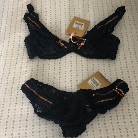 Agent Provocateur Terri zip-detailed embroidered tulle briefs Size 3 0r 4 Agent Provocateur Terri zip-detailed embroidered tulle briefs Size 3 0r 4